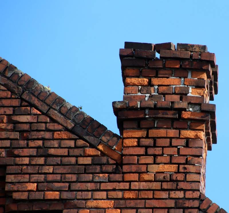 Damaged chimney on an Winthrop home showing cracks and missing mortar